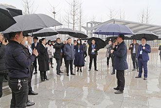 鼎城區(qū)招商推介會(huì)走進(jìn)陽明湖公園項(xiàng)目建設(shè)現(xiàn)場(chǎng)